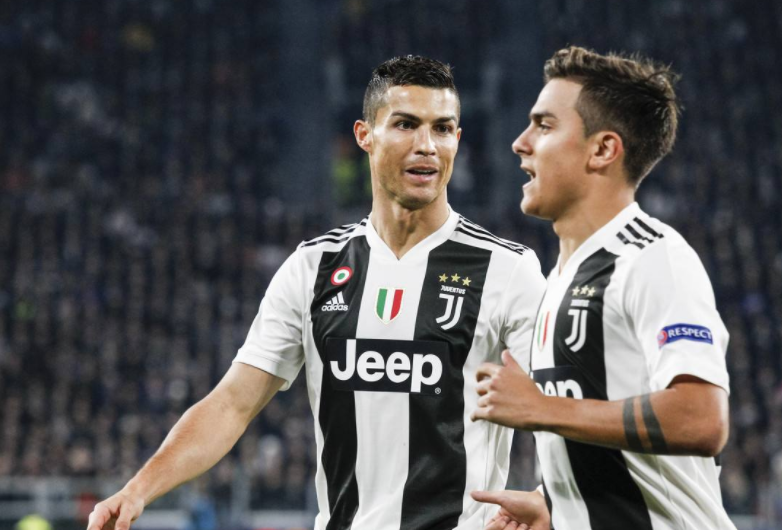  特鲁瓦锋霸头顶脚踢完成帽子戏法  